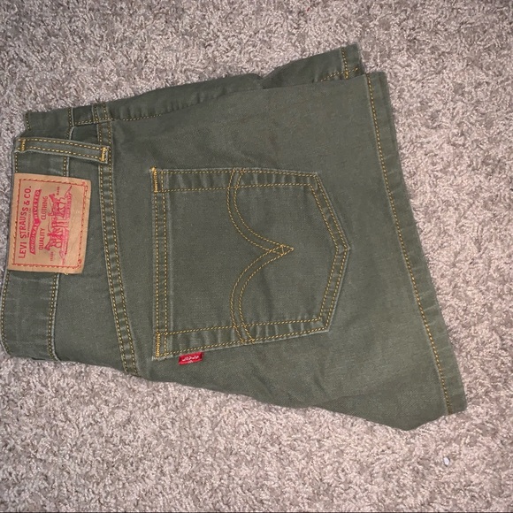 Mid rise Levi’s jean shorts - Picture 1 of 3